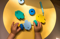 Quut Klocki piankowe do nawlekania do kąpieli Beedi Fish 