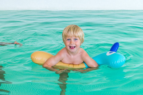 QUUT Dmuchany makaron do pływania Żyrafa