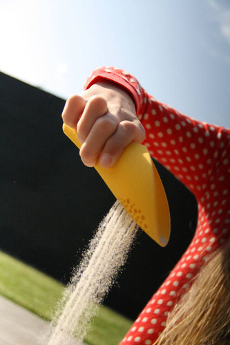 QUUT Zestaw 2 łopatek wielofunkcyjnych z piłeczką Cuppi Banana Blue