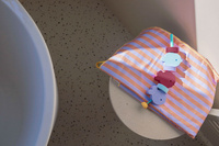 QUUT Klocki piankowe do nawlekania do kąpieli Beedi Fish Burgundy