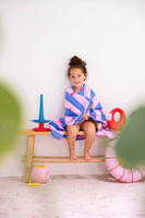 Quut Dwustronny ręcznik plażowy PlayTowels M (140 x 70cm) Lighthouse